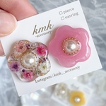《再販❣》ピアス　アシンメトリー　ピンク系　お花　レジン　レジンピアス　レジンアクセサリー　レジンアクセ　ドライフラワー　ドライフラワーアクセサリー　ドライフラワーアクセ