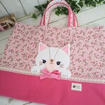 ♡リクエスト作品♡入園準備品3点セット♪ひょっこり白ねこちゃんAP♪入園準備品♪園バック&黒ねこちゃん柄ピンクと赤お揃いナイロン巾着
