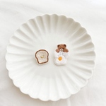 目玉焼きを作ろうとするくまとトースト ミニ刺繍ブローチ 