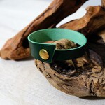 ディープグリーンのレザーブレスレット 革小物 ブレスレット 可愛いレザーブレスレット グリーンブレスレット　ディープグリーン