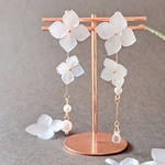 白紫陽花　〜アナベルのアシンメトリーピアス〜