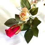 染花・布花　春の歌③　薔薇蕾２枝　　　玄関・和洋の空間・お部屋のインテリアなどに。
