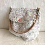 持ち手付きふっくらポーチ☆小花柄生地＆レース生地2050②　小物入れ・スマホケース・コスメ入れ