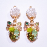 薔薇とリボンのピアス・イヤリング レジン ビジュー パール ラインストーン 緑