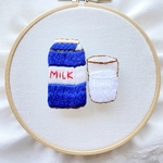 牛乳の刺繍ブローチセット
