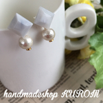 ドイツ製アクリルとコットンパールのピアス(white)
