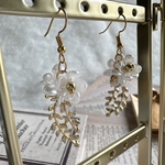 揺れる　お花＆葉っぱ　春　ピアス　母の日