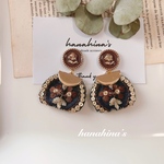 再再販☆ゴールドブラウンカボションとインド刺繍タッセルピアス/イヤリング(丸型ネイビー)