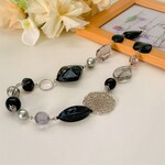 ＊ブラックとシルバーのロングネックレス