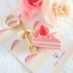 SALE★再販なし　ピンクケーキキーホルダー　フェイクスイーツ