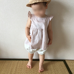フリル袖のブラウス