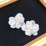 本物✩プリザーブド紫陽花のピアス[ホワイト]