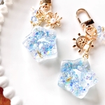 NEW❣️キラキライルカの夏海レジンチャーム　英字なし🐬　選べるチャーム　海レジン　バッグチャーム　レジンキーホルダー　通園　通学　夏　マリン　