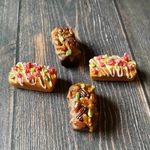 ミニチュア　ツインセットの､デコパウンドケーキ　チョコナッツ🍫🥜と、ドライイチゴ🍓