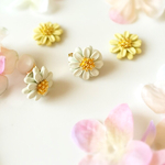 白いお花のイヤリング