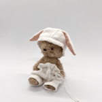 ふわくま・うさぎ帽子［９cm］／小さなぬいぐるみ／ハンドメイドミニチュアテディベア／うさくま