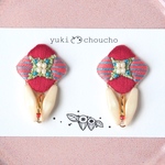 【一輪の耳飾り】赤×アイボリー　イヤリングorピアス