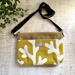 ポシェット　からし色