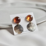 ピアス/イヤリング　天然シェル× ブラウンマーブルアクリルカボション　ピアス　イヤリング　サージカルステンレスピアス　ニッケルフリー　べっ甲ピアス　べっ甲イヤリング