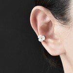 白いお花1輪　イヤーカフ