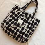 タック入りトートバッグ☆綿麻キャンバス花水玉　ブラック9050①・サブバッグ・エコバッグ