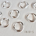 1418-S   丸ツイストフレームチャーム　シルバー　10個