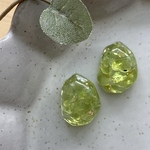 ペリドットとゴールドの粒のシンプルピアス/イヤリング