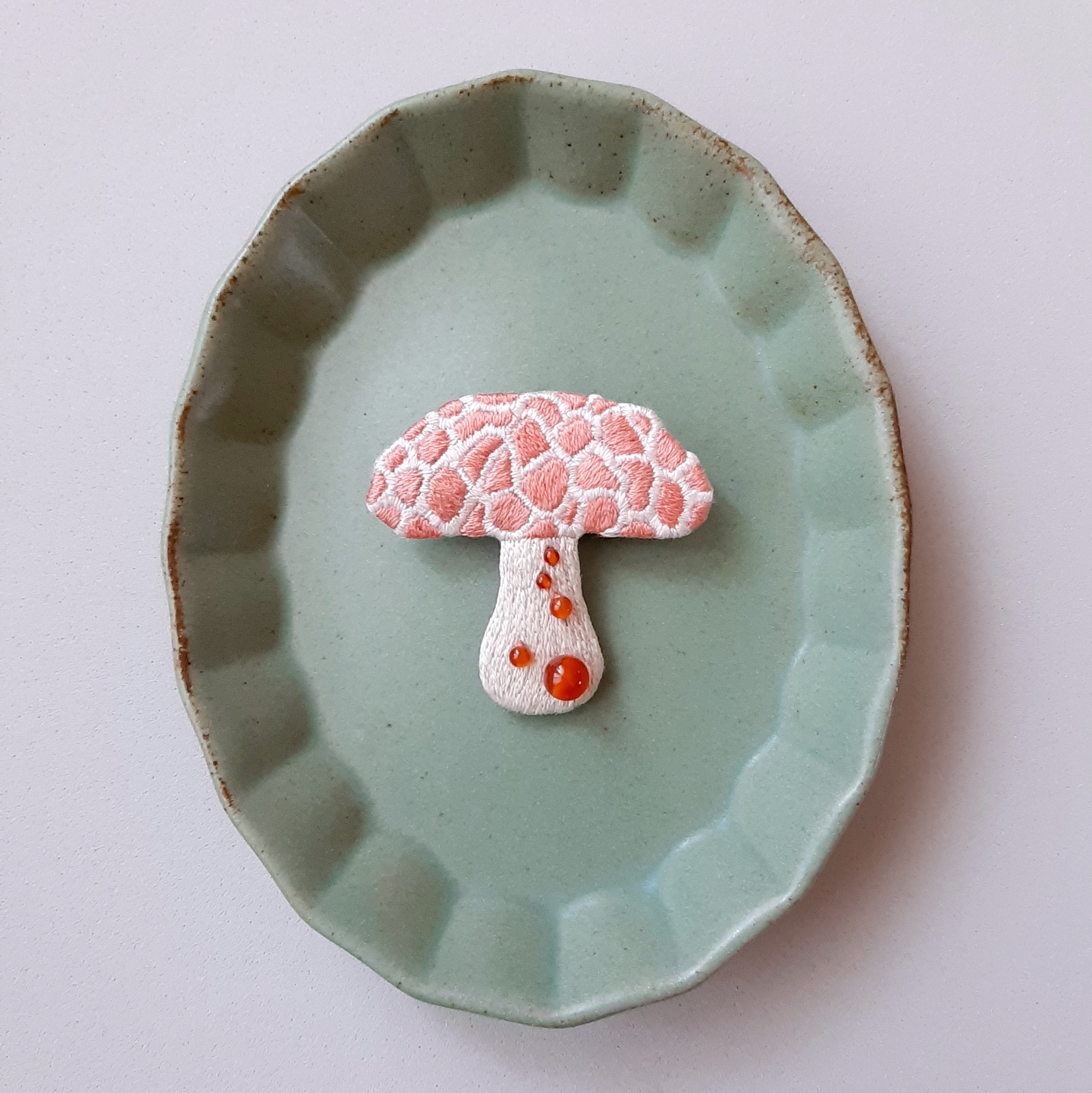 [picture book]―mashroom C／きのこ刺繍ブローチ ☆受注制作