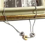 90sVINTAGE 3つハートnecklaceヴィンテージ　ミニ　カラーネックレス　ブラックフラワー　アンティーク  クラシカル　ゴールド　コスチュームジュエリーブライダル　結婚式　シルバー