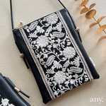 【受注制作🪡】インド刺繍リボンスマホポシェット whiteflower 𓆸 black✨スマホショルダー お散歩ショルダー サコッシュ　再販
