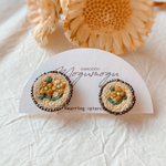 アンティーク風アシンメトリーyellow flowerr刺繍イヤリングorピアス