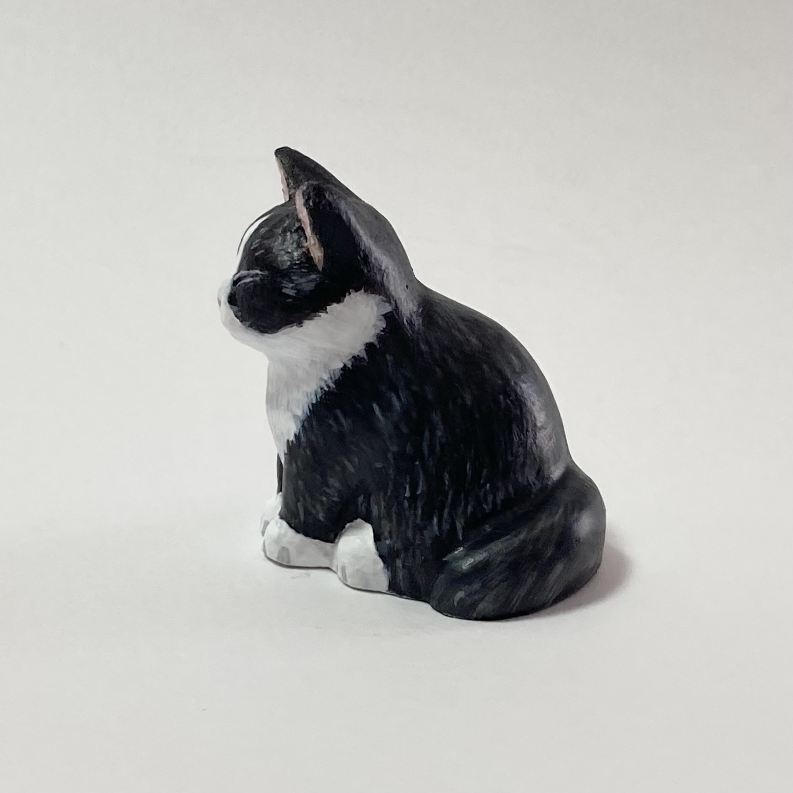白黒ハチワレ猫の置物 - 猫ハウス | minne byGMOペパボ 国内最大級の