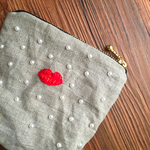 リップ柄ミニ刺繍ファスナーポーチ