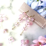 《しだれ紫陽花ピアス−pink−》（イヤリング変更可）ロングピアス 軽い ピンク 紫 フックピアス UVレジン 本物の紫陽花入り