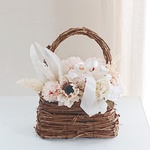 【母の日ギフト】かごバックホワイトアレンジ、造花アレンジ、アーティフィシャルフラワーアレンジ