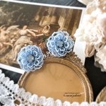 ネモフィラブルーのアリスフラワー レースのお花のようなビジューピアス・イヤリング