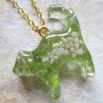 ＊43　❁猫とお花とペリドットのネックレス🐈♬