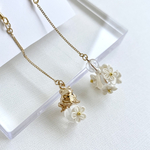 カエル(gold)とお花　透明　ゆらゆら　ピアス/イヤリング