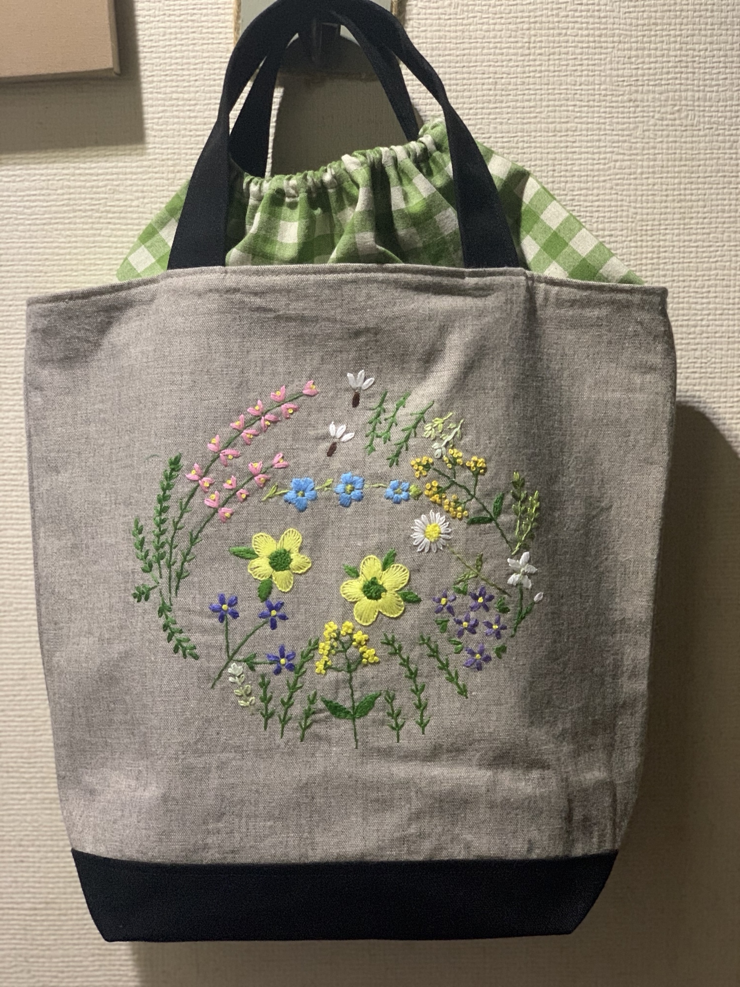 キツネのボタンと野の花の巾着トートバッグ