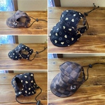 犬の帽子・リバーシブル・キャップ・Ｍサイズ・小型犬・チャームとタグ付き・日除けサンバイザー・黒ハート柄＆茶系の市松模様・