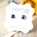 No.52470 小さいブラック 黒ゴールド シンプル 樹脂ピアス アレルギー対応 made by PISTOL LILY