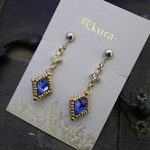 【サファイア】チェコビーズ  糸編み 耳飾り［CＩ101-Ｂ］