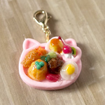 ミニチュア 猫ちゃん皿のお子様ランチ B（ピンク）　チャームor片方ピアス