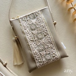 【受注制作🪡】インド刺繍リボンスマホポシェット  キラキラbeige🤎スマホショルダー お散歩ショルダー サコッシュ　再販5！
