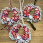 「音の絵968番地様専用」金襴風👘&ストロベリー🍓リバーシブルスタイ