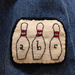 ボーリングピンabc刺繍ブローチ