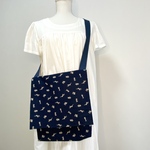 ズタブクロ中（肩かけ鞄　ボディバッグ）兎柄〔大正ロマン〕