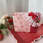 pretty roseとstrawberryのトリプルリボンポーチ　ピンク系　スイートリボン　ストロベリー　リボン　いちごのポーチ　sweet strawberry  sweetribbon