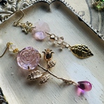 再販　イロアソビ　ピンク　薔薇のアシンメトリー　ピアス　イヤリング