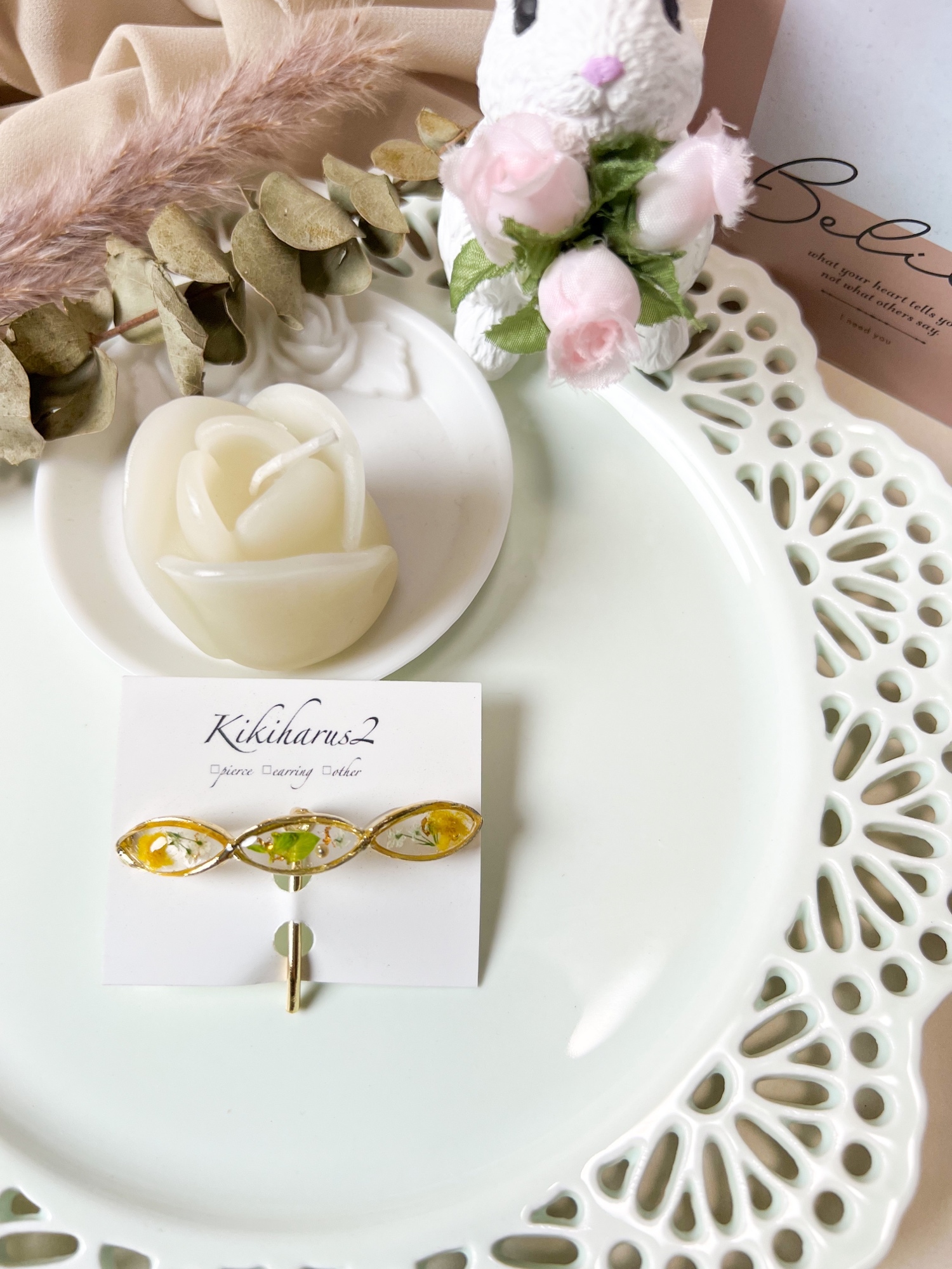 ポニーフック「猫とミモザ」手刺繍 ポニーフック「猫とミモザ」手刺繍